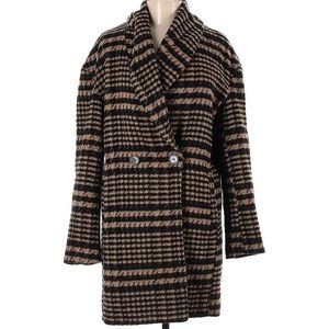 Cute coat that hits above the knee